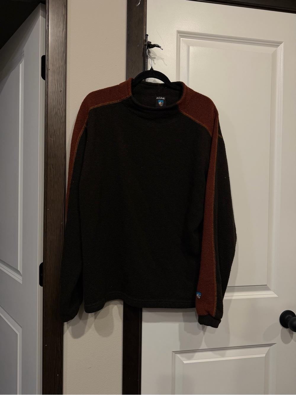 Kuhl Men’s Crewneck Fleece Sweater - Black & Rust Brown